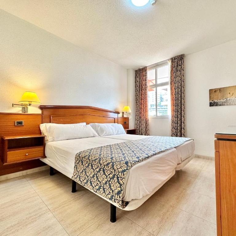 Alta Beachside Apartments - One-Bedroom Apartment with Balcony and Sea View - 41
