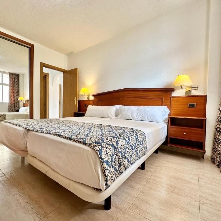 Alta Beachside Apartments - One-Bedroom Apartment with Balcony and Sea View - 10