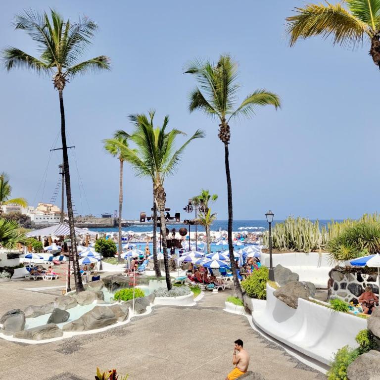 Alta Beachside Apartments - Two-Bedroom Apartment with Balcony - 5
