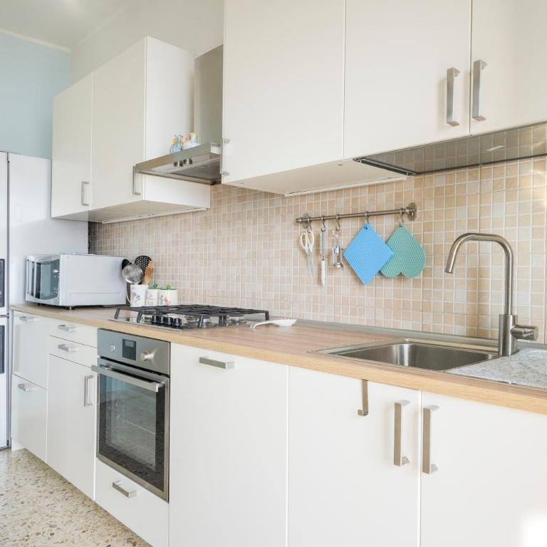 GuestHost - Mareluce Seaview Apartment - Apartment with View and Balcony - 11