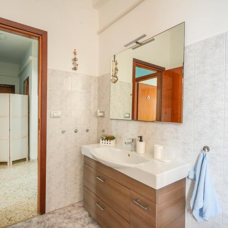 GuestHost - Mareluce Seaview Apartment - Apartment with View and Balcony - 21