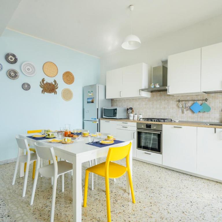 GuestHost - Mareluce Seaview Apartment - Apartment with View and Balcony - 10