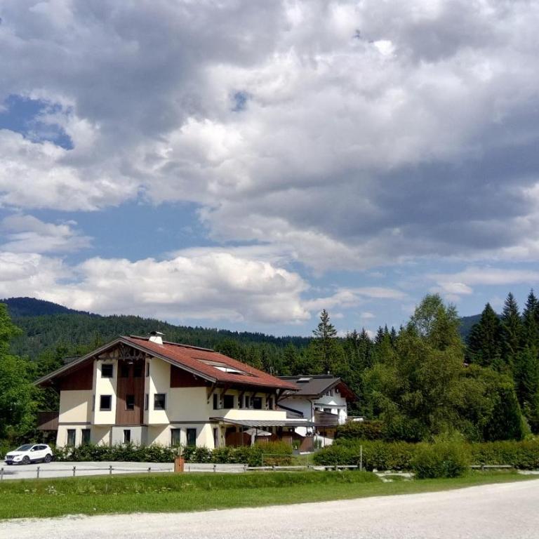 Forellenhof Appartements & Grossmutters Bungalow - Apartment mit Terrasse - 4