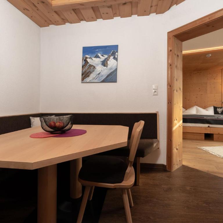 Berghof Sölden - anno 1588 - Comfort Apartment mit 3 Schlafzimmern - 10