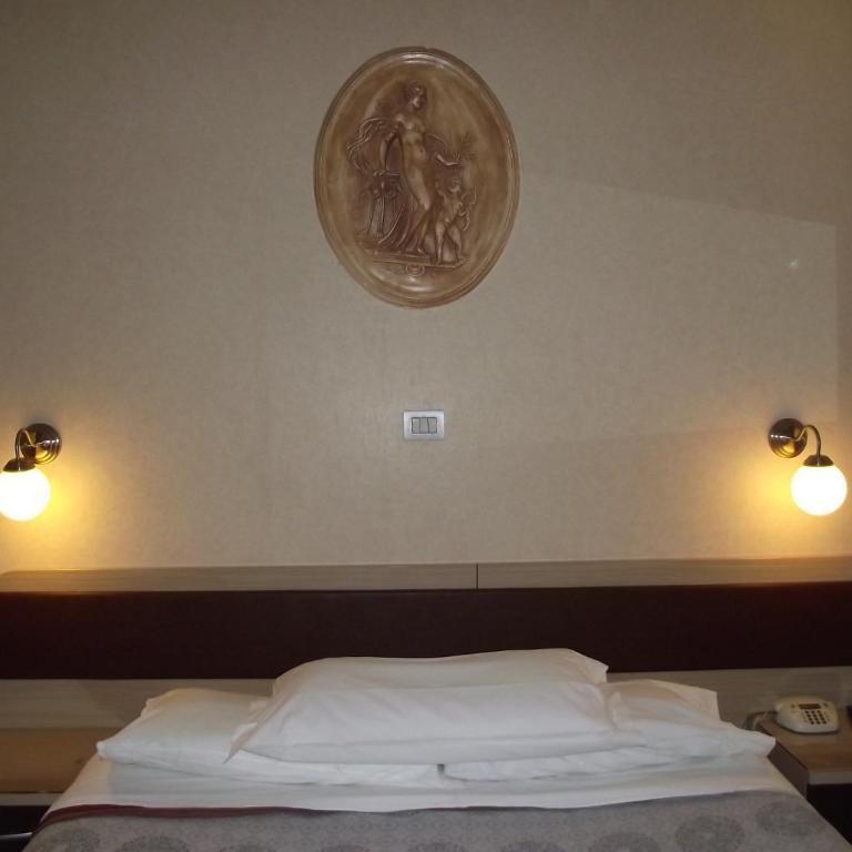 Hotel Elide - Standard Triple Room - 8