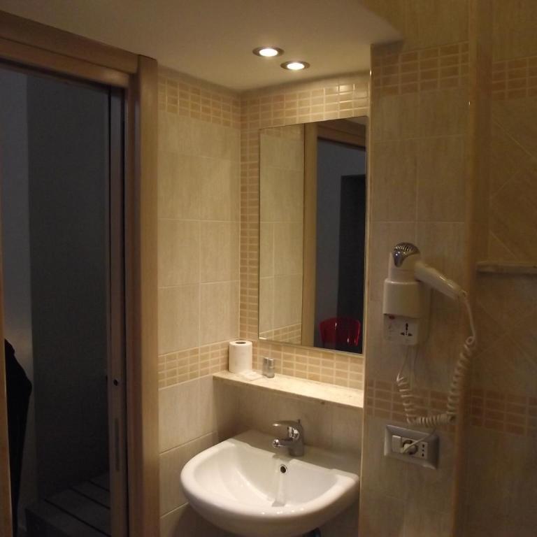 Hotel Elide - Standard Double Room - 7