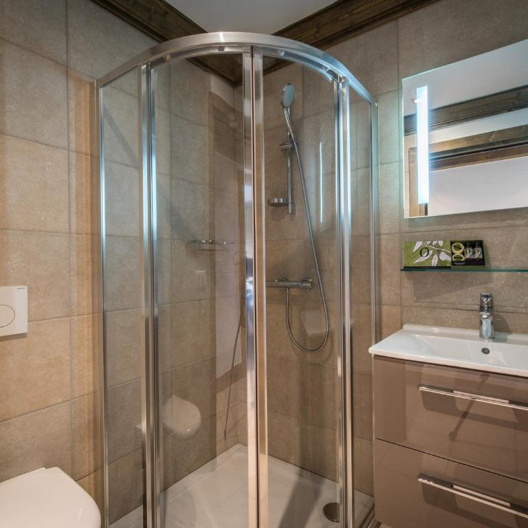 Appartement rénové 100m², terrasse sud, parking couvert, ski in-ski out, 3 chambres, 6 pers - Apartamento de 3 dormitorios - 3