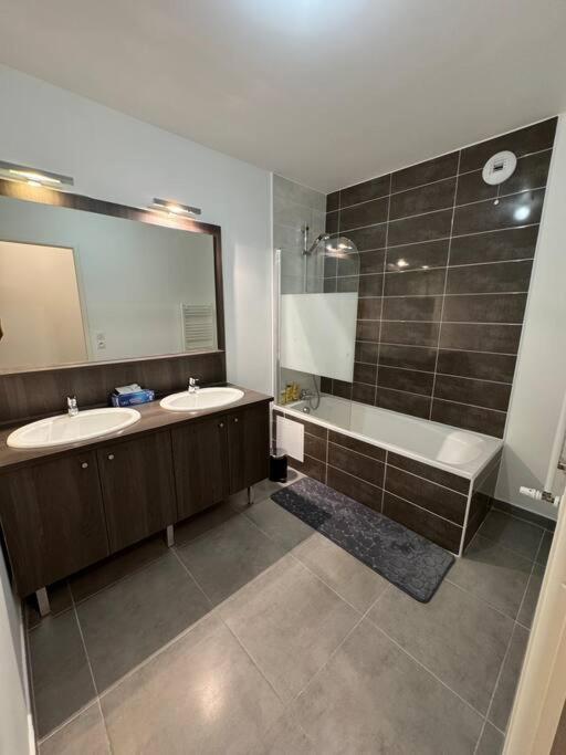 Luxueux 5 pc, Jacuzzi, rooftop, terrasse, clim - Apartamento - 7