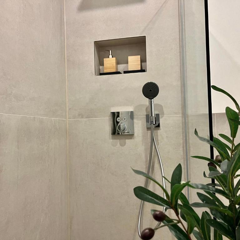 LeNi Living - Klein! Fein! Dein! - Two-Bedroom Apartment - 10
