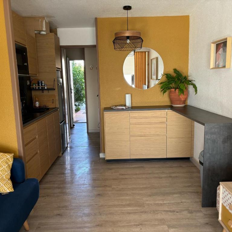 Appartement moderne vue sur étang et montagne - One-Bedroom Apartment - 13