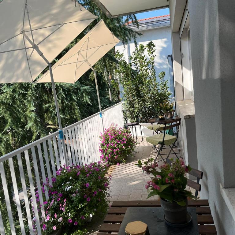Villa Due Giardini - Camera Tripla con Bagno Privato - 13