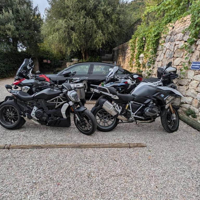 Le Mas d'Angeline-Vue mer panoramique, jardin partagé, parking, voiture indispensable, route étroite et pentue, à 10 min de Monaco - One-Bedroom Apartment with bathtub - with sea view - 26