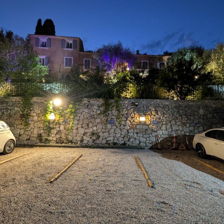 Le Mas d'Angeline-Vue mer panoramique, jardin partagé, parking, voiture indispensable, route étroite et pentue, à 10 min de Monaco - One-Bedroom Apartment with bathtub - with sea view - 29