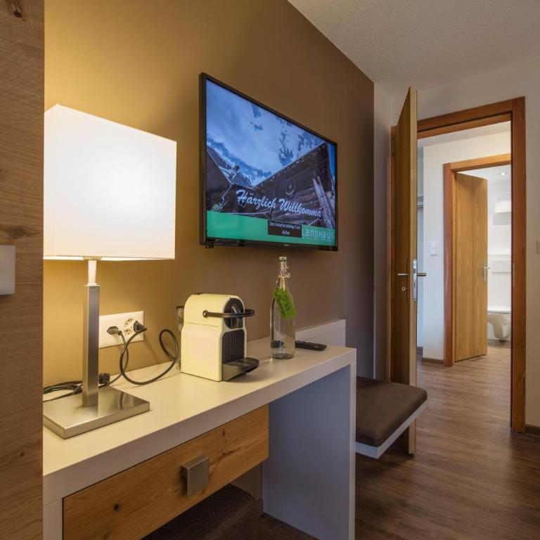 Hotel Landhaus - Suite mit 1 Schlafzimmer und Balkon - 1
