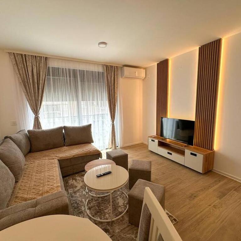 I&I 3 Bedrooms Apartment II - Three-Bedroom Apartment - 1