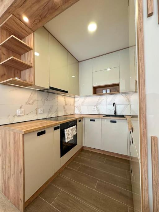 I&I 3 Bedrooms Apartment II - Three-Bedroom Apartment - 9