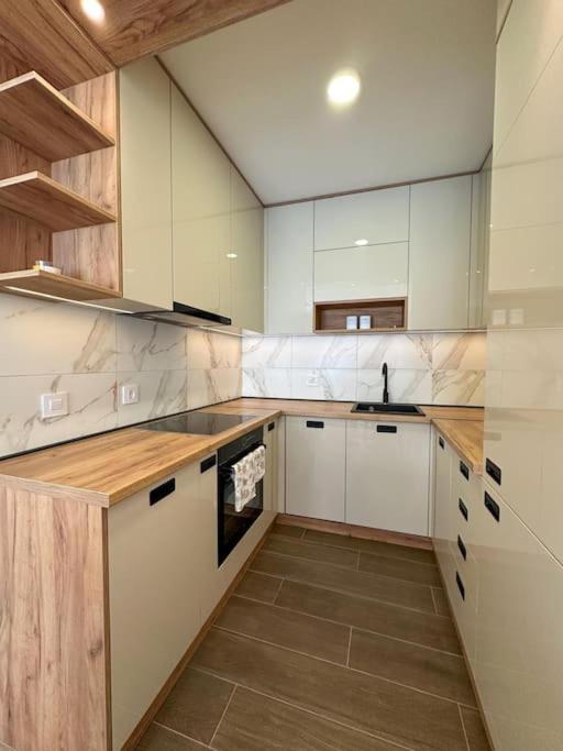 I&I 3 Bedrooms Apartment II - Three-Bedroom Apartment - 10