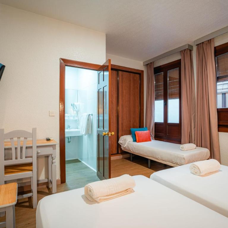 Veronica Centro - Triple Room - 13