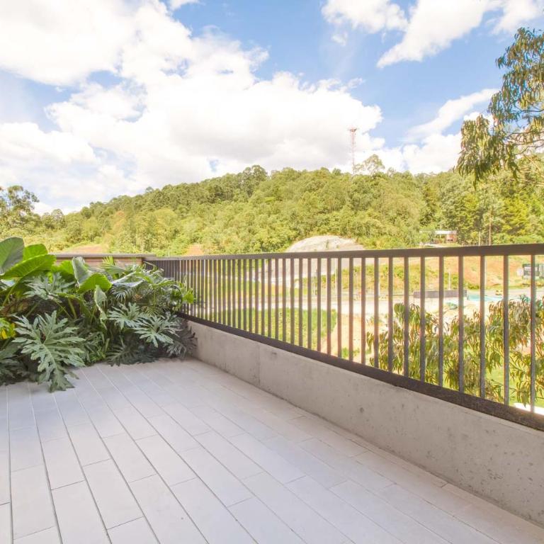 Apartamento exclusivo, ideal para familias grandes con una vista sensacional - Three-Bedroom Apartment - 6
