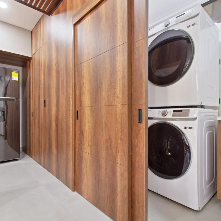 Apartamento exclusivo, ideal para familias grandes con una vista sensacional - Three-Bedroom Apartment - 4