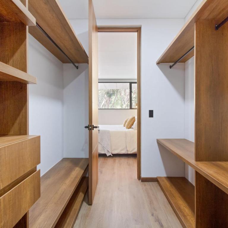 Apartamento exclusivo, ideal para familias grandes con una vista sensacional - Three-Bedroom Apartment - 2