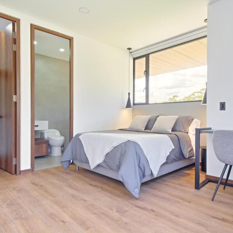 Apartamento exclusivo, ideal para familias grandes con una vista sensacional - Three-Bedroom Apartment - 9