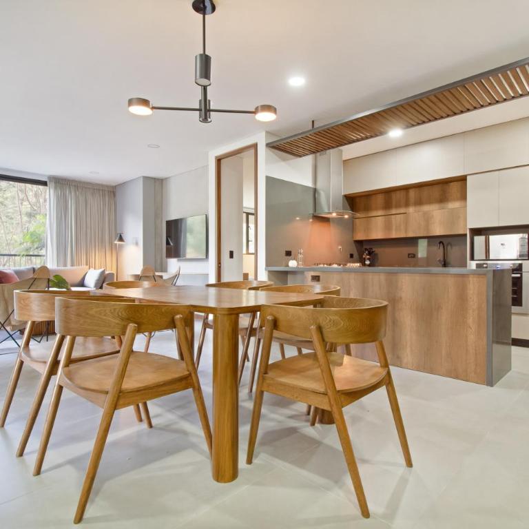 Apartamento exclusivo, ideal para familias grandes con una vista sensacional - Three-Bedroom Apartment - 1