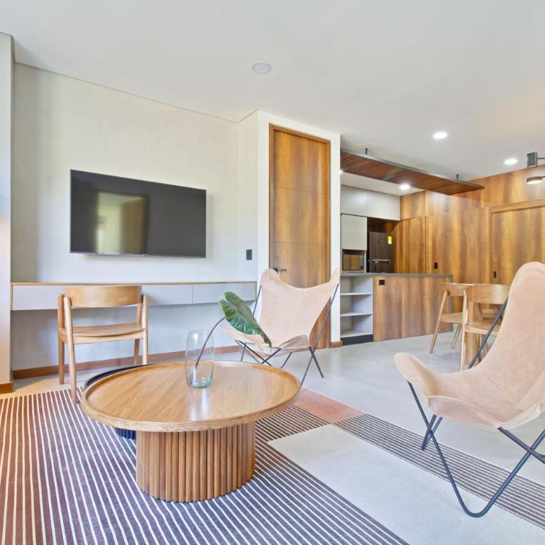 Apartamento exclusivo, ideal para familias grandes con una vista sensacional - Three-Bedroom Apartment - 15