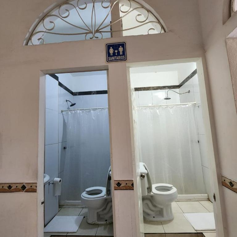 Alexandross - Deluxe Room - 13
