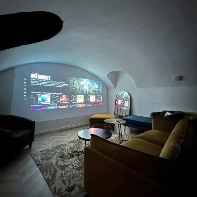 Elégante maison amiénoise - proche gare, home-cinéma, 3 chambres doubles, 1 chambre familiale avec jacuzzi privatif - La Maison Des Petits Sablon - Chambre Familiale - 17