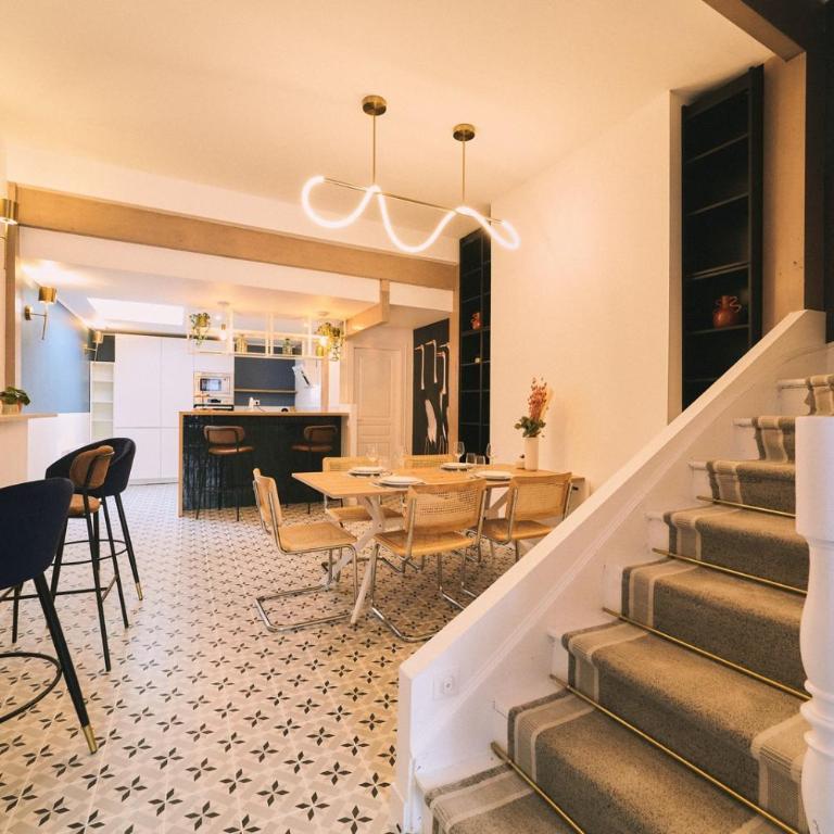 Elégante maison amiénoise - proche gare, home-cinéma, 3 chambres doubles, 1 chambre familiale avec jacuzzi privatif - La Maison Des Petits Sablon - Chambre Familiale - 3