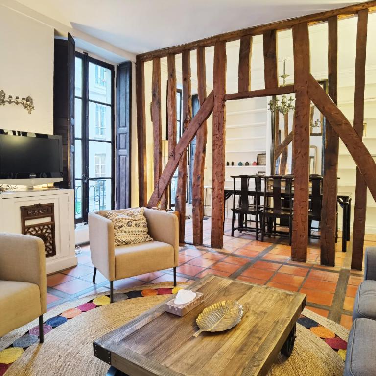 Le Marais style APT with 3 bdrs 3 mns Republique N3-43 - Three-Bedroom Apartment - 1