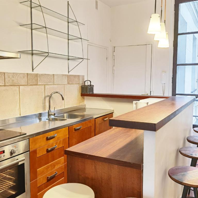 Le Marais style APT with 3 bdrs 3 mns Republique N3-43 - Three-Bedroom Apartment - 12