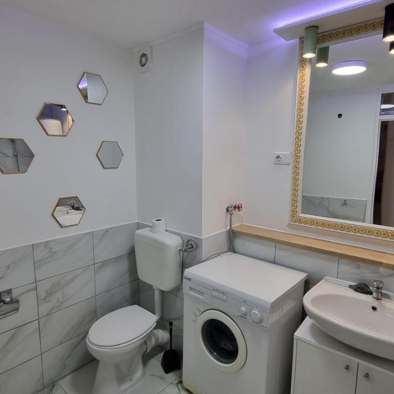 Beautiful, new, city centre apartment, Mostar - Four-Bedroom Apartment with Balcony - 14