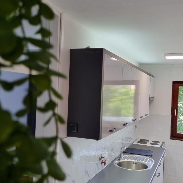 Beautiful, new, city centre apartment, Mostar - Four-Bedroom Apartment with Balcony - 15