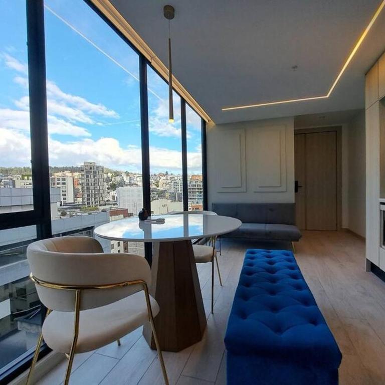 Luxury Penthouse Suite in La Carolina - One-Bedroom Apartment - 17