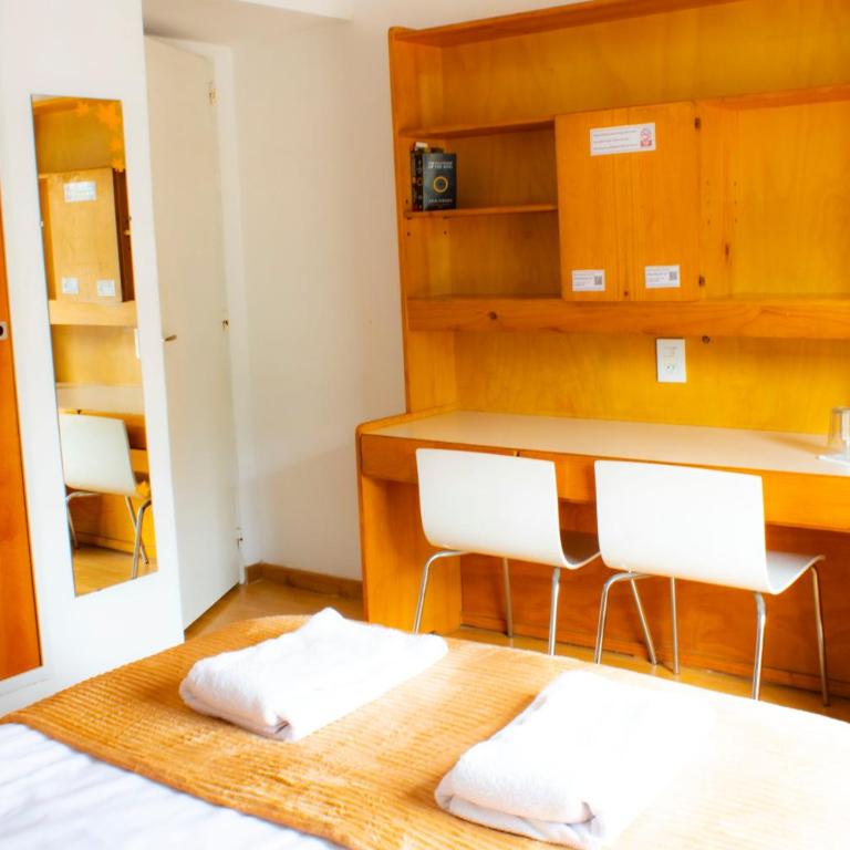 Confortable habitación en Flores - Habitación Doble con balcón - 1