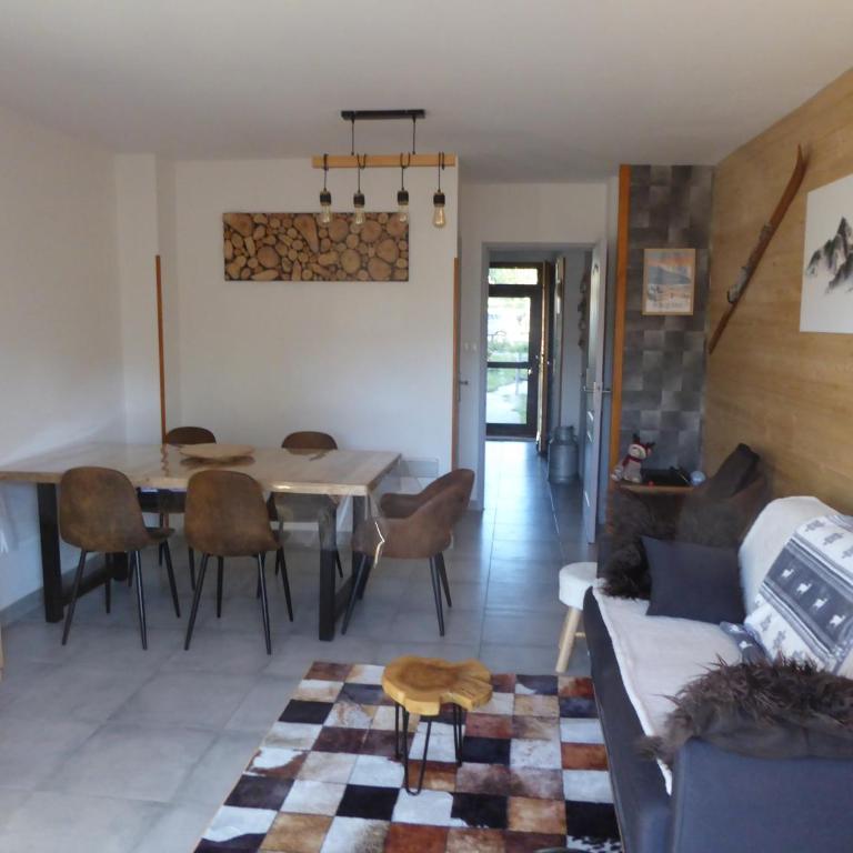 le chalet Cerdan - classé 3 étoiles - 5 personnes - 2 chambres- parking -garage-jardin-WIFI-rénové en 2023 - Chalet 2 Chambres - 1
