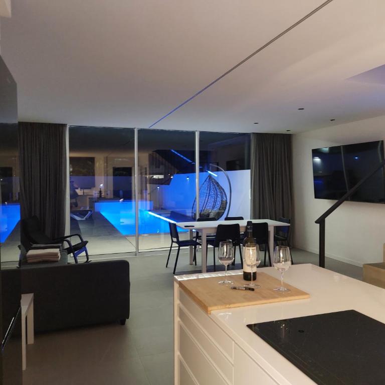 Sun Sea villa-heated pool - Villa con piscina privada - 3
