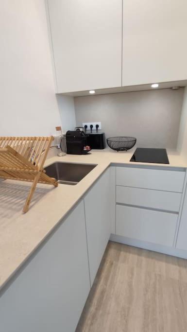 Studio rénové, vue dégagée et arborée, 700m plage - Apartment mit 1 Schlafzimmer - 9