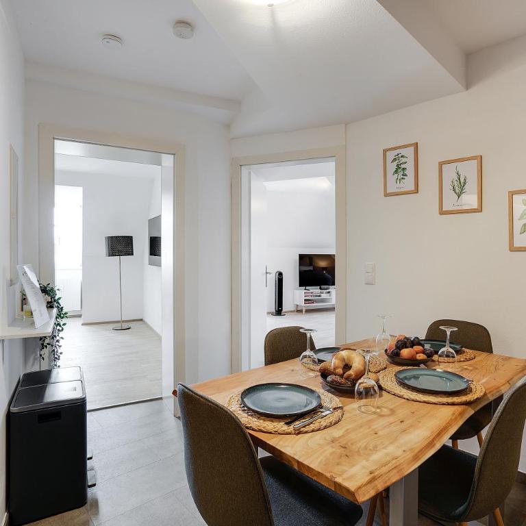 Altstadt View Suite - 2BR at Jakominiplatz & Free Parking by HERO HOMES Graz - Two-Bedroom Apartment with City View - 14