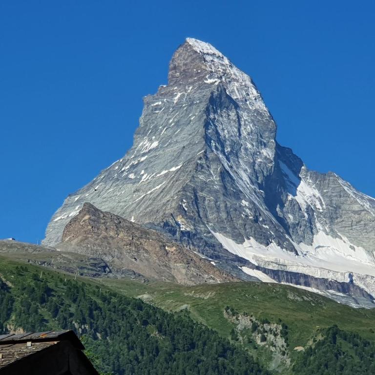 Strahlhorn - Apartment mit Blick auf die Berge - 2