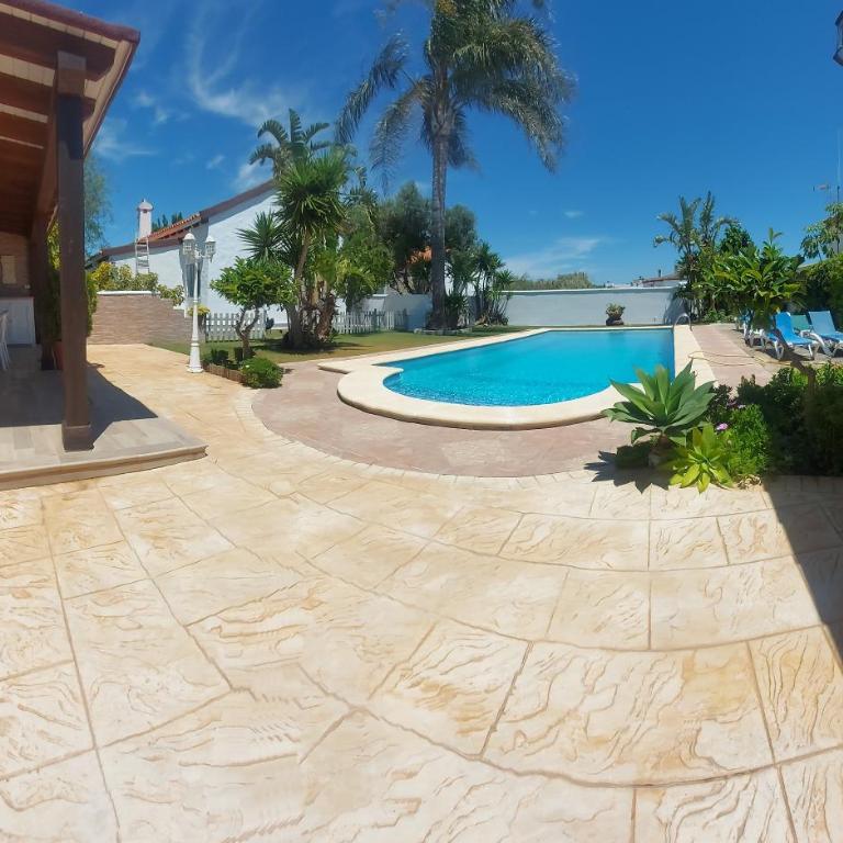 Chalet la Huerta con piscina y wifi no grupos - Maison de Vacances - 13
