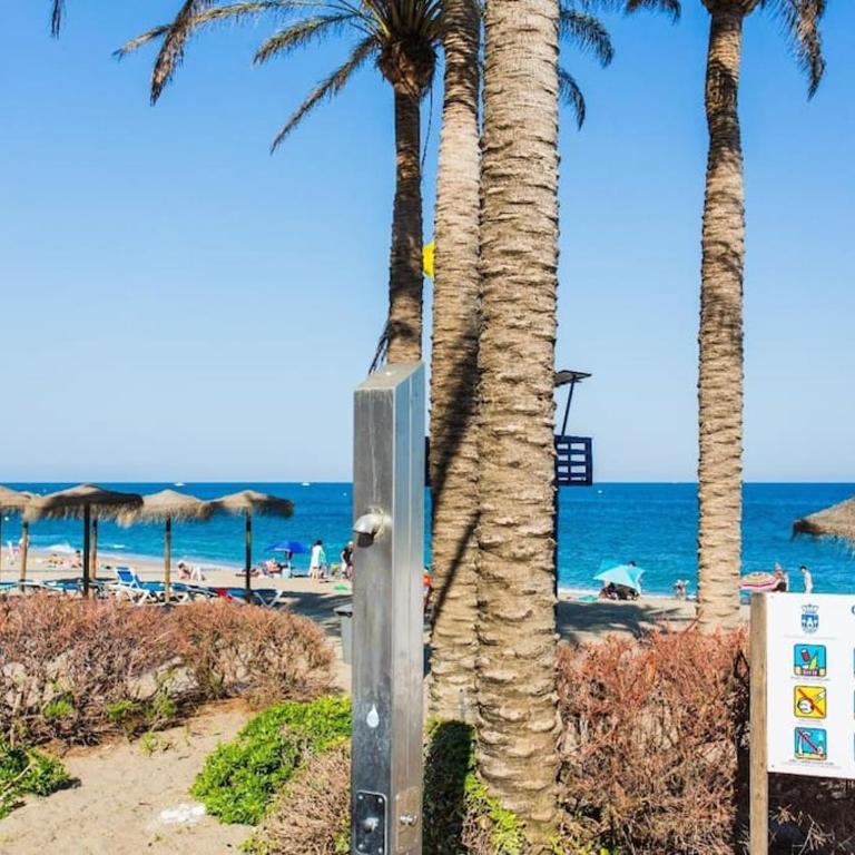 Sunshine Beach by the sea - One-Bedroom Apartment - 10