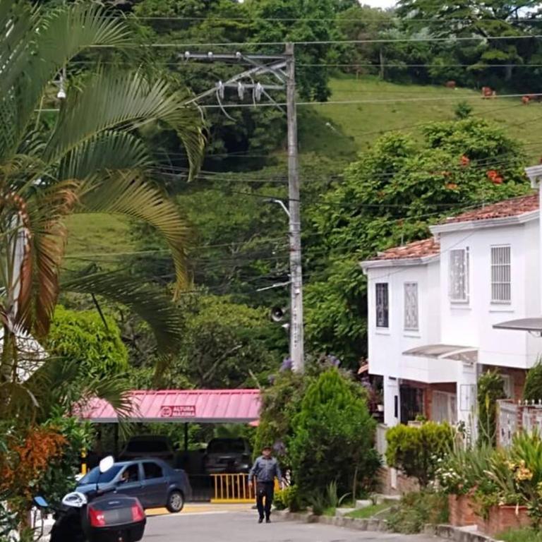 Linda Casa de dos pisos en Floridablanca, Comoda y Privada - Casa de 2 dormitorios - 1
