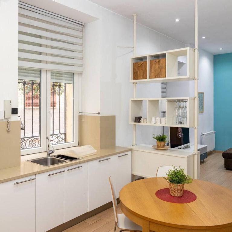 Modern and spacious-2Bedrooms 1Bathroom-Malasaña - Apartment - 4