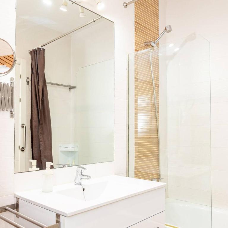 Modern and spacious-2Bedrooms 1Bathroom-Malasaña - Apartment - 12