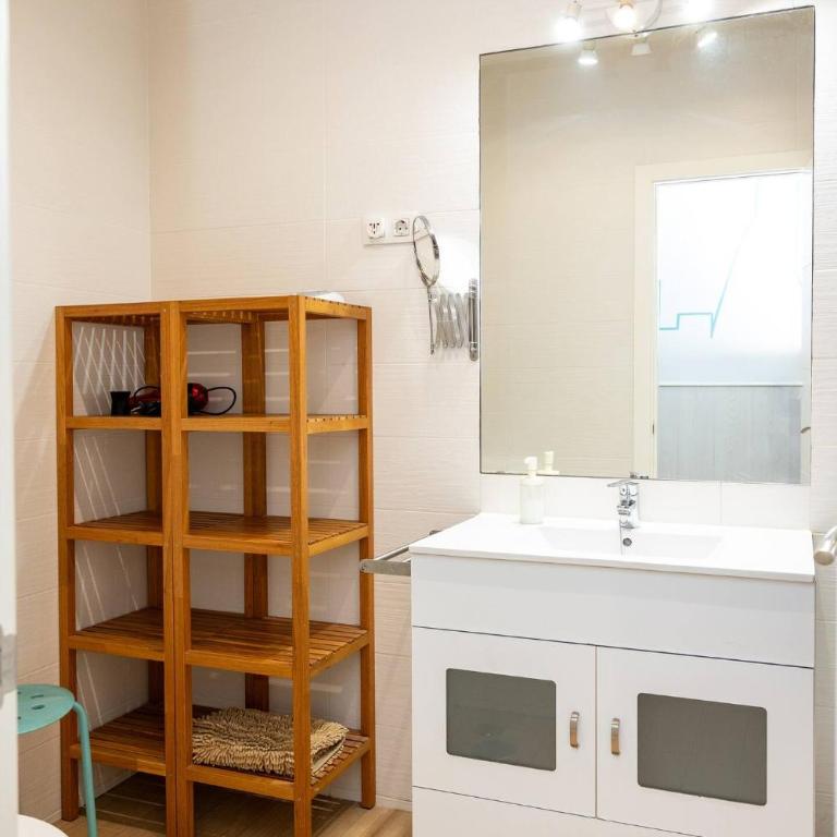 Modern and spacious-2Bedrooms 1Bathroom-Malasaña - Apartment - 13