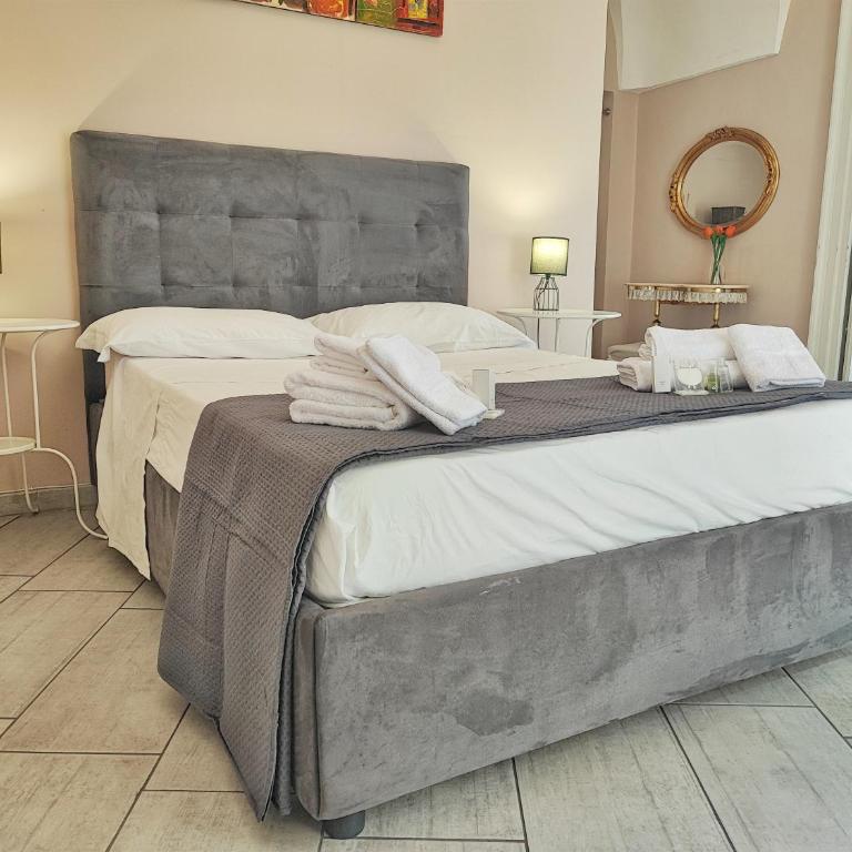 Duomo View 5 Balconies Bright Apartment Catania Center - Two-Bedroom Deluxe Apartment with Balcony - 6