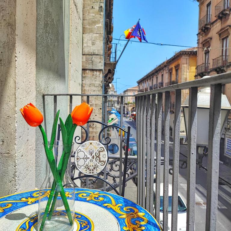 Duomo View 5 Balconies Bright Apartment Catania Center - Two-Bedroom Deluxe Apartment with Balcony - 22